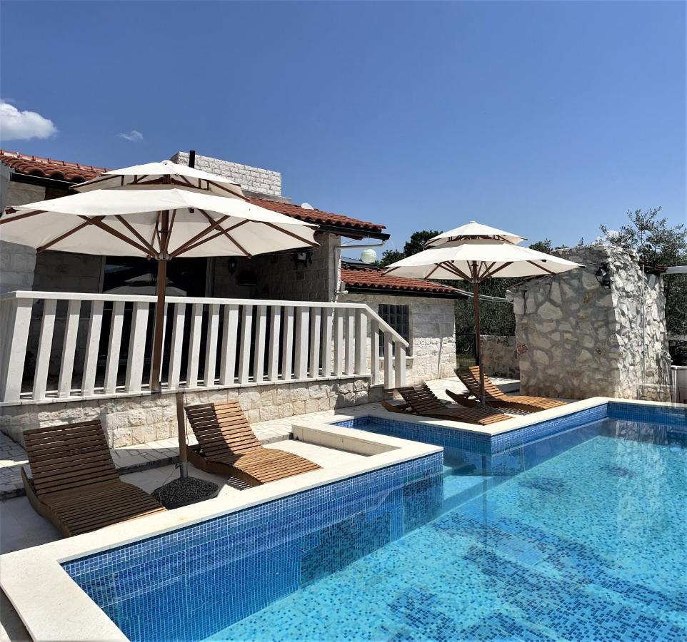 Flamingo - House With Private Pool Villa Gornji Seget Eksteriør billede